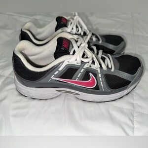 Women’s Nike compete 2 athletic sneakers size 9